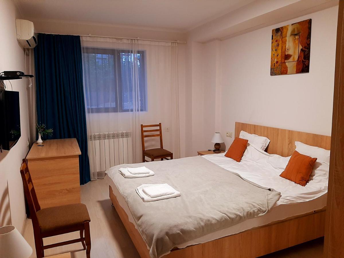 Amadeus Hotel Тбилиси Екстериор снимка
