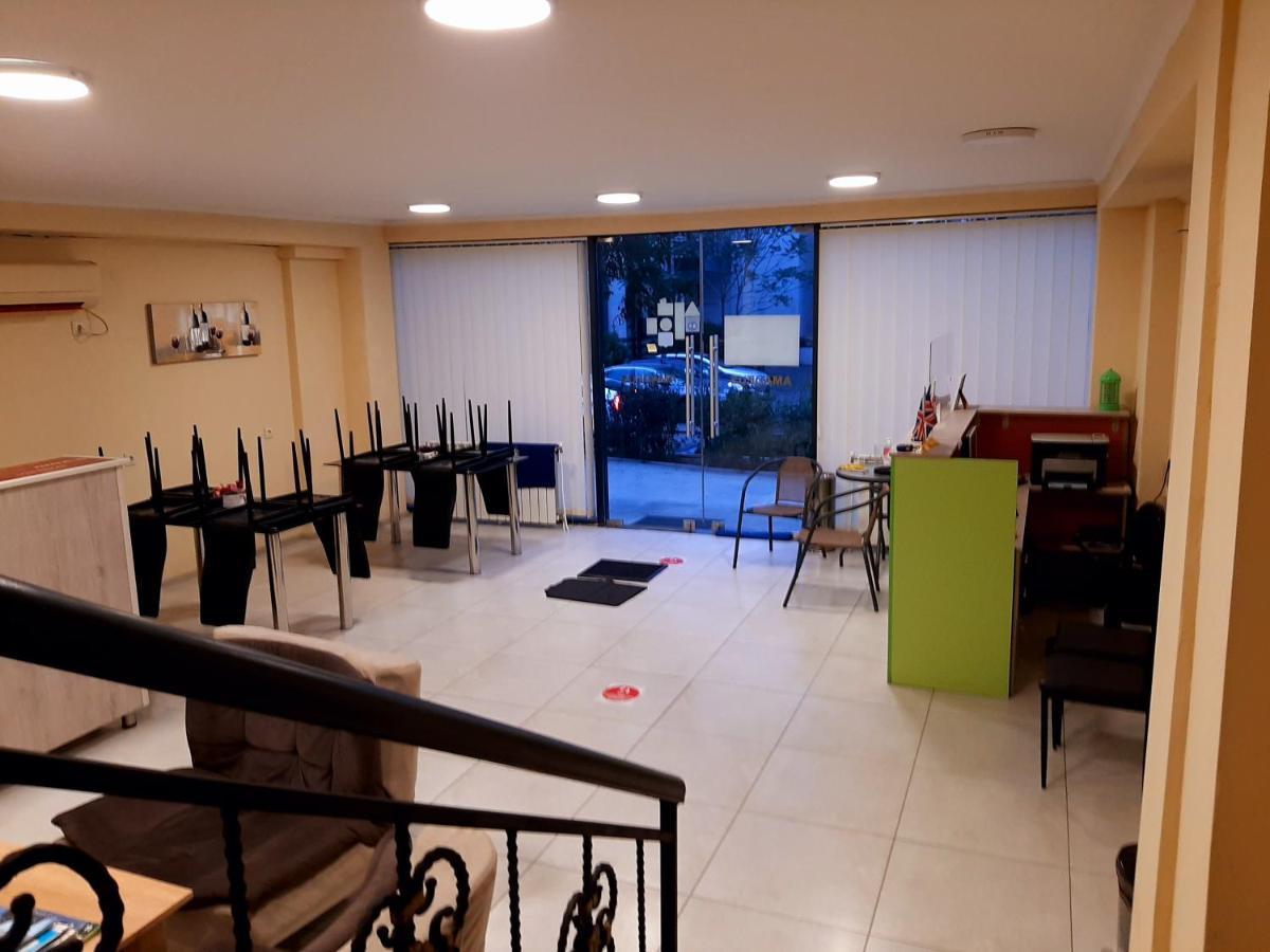 Amadeus Hotel Тбилиси Екстериор снимка