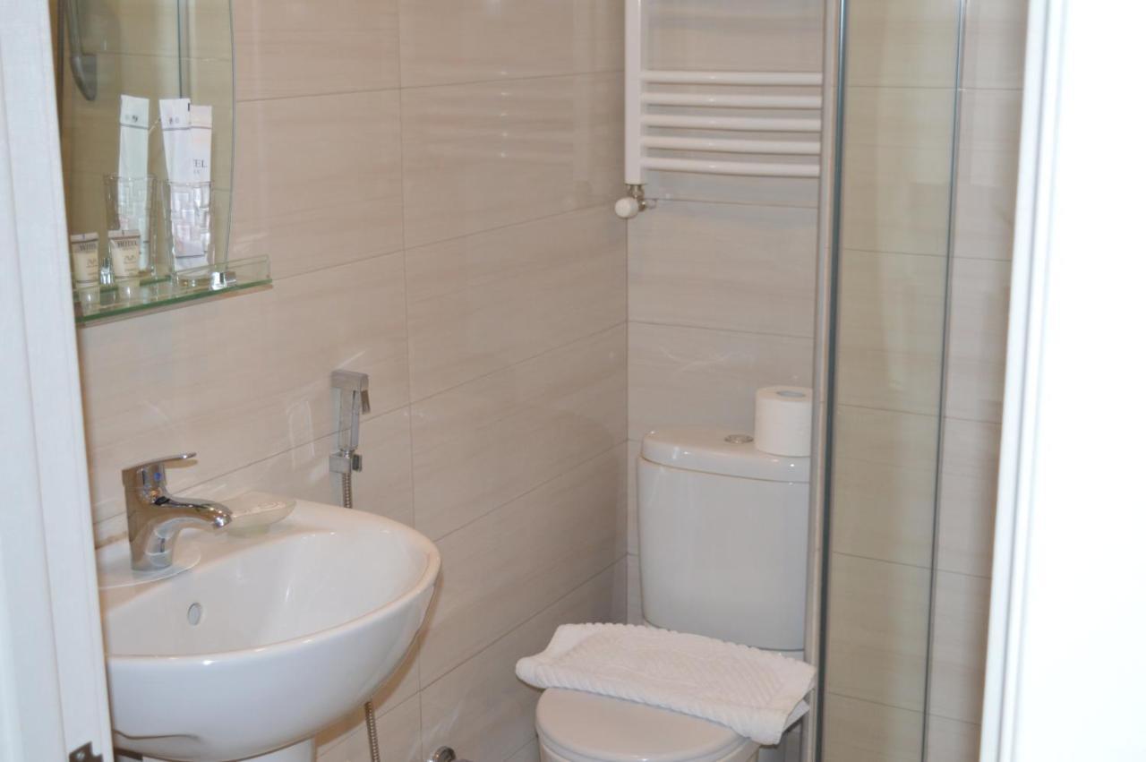 Amadeus Hotel Тбилиси Екстериор снимка